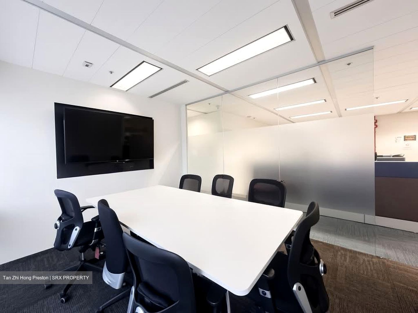Gateway East (D7), Office #627358061